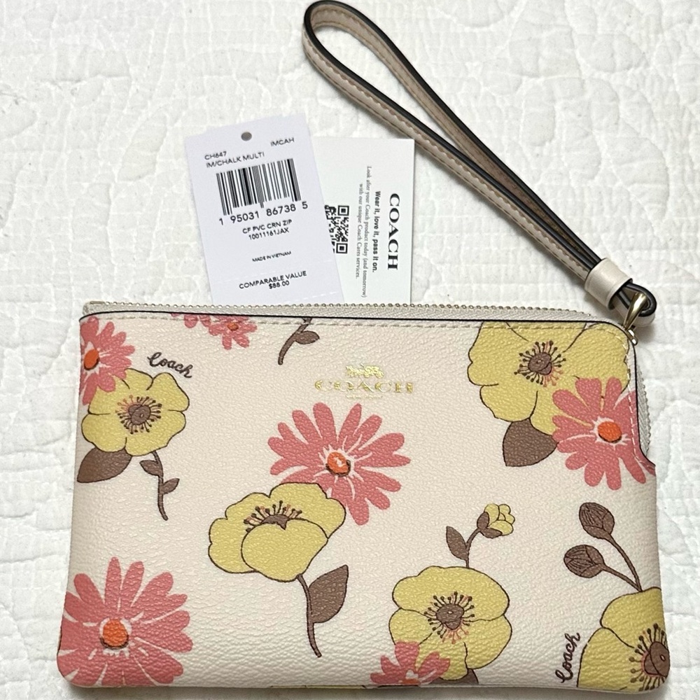 NWT Coach Corner Zip Wristlet With Floral Cluster Print
